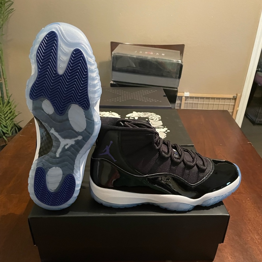 Jordan 11 “space jam”